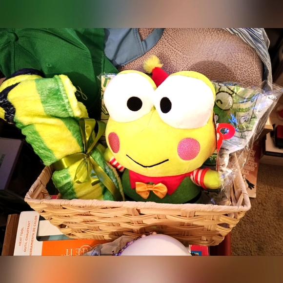 Sanrio Keroppi Hello Kitty Friend Holiday Bundle Gift Set - Picture 5 of 5